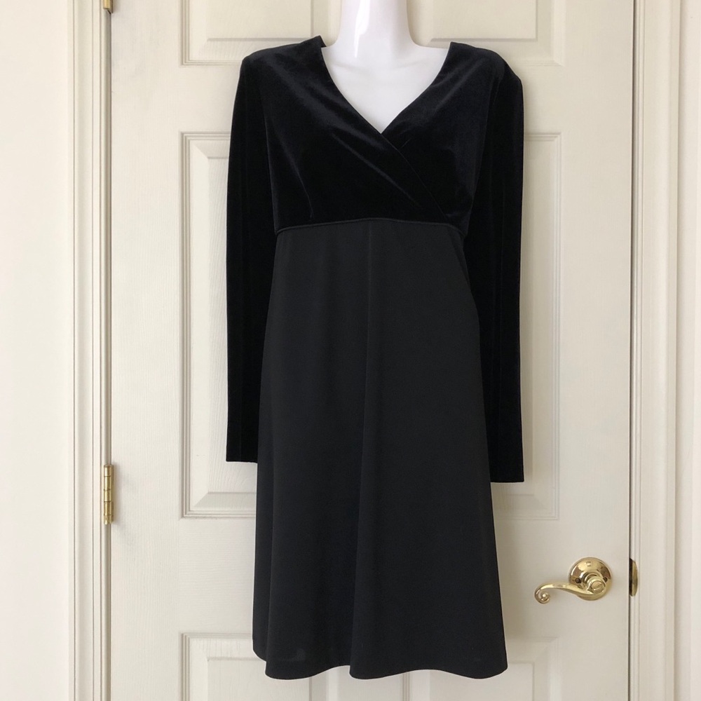 Donna Ricco Black Velvet Surplice Neck Empire Waist Long Sleeve Dress Size 12